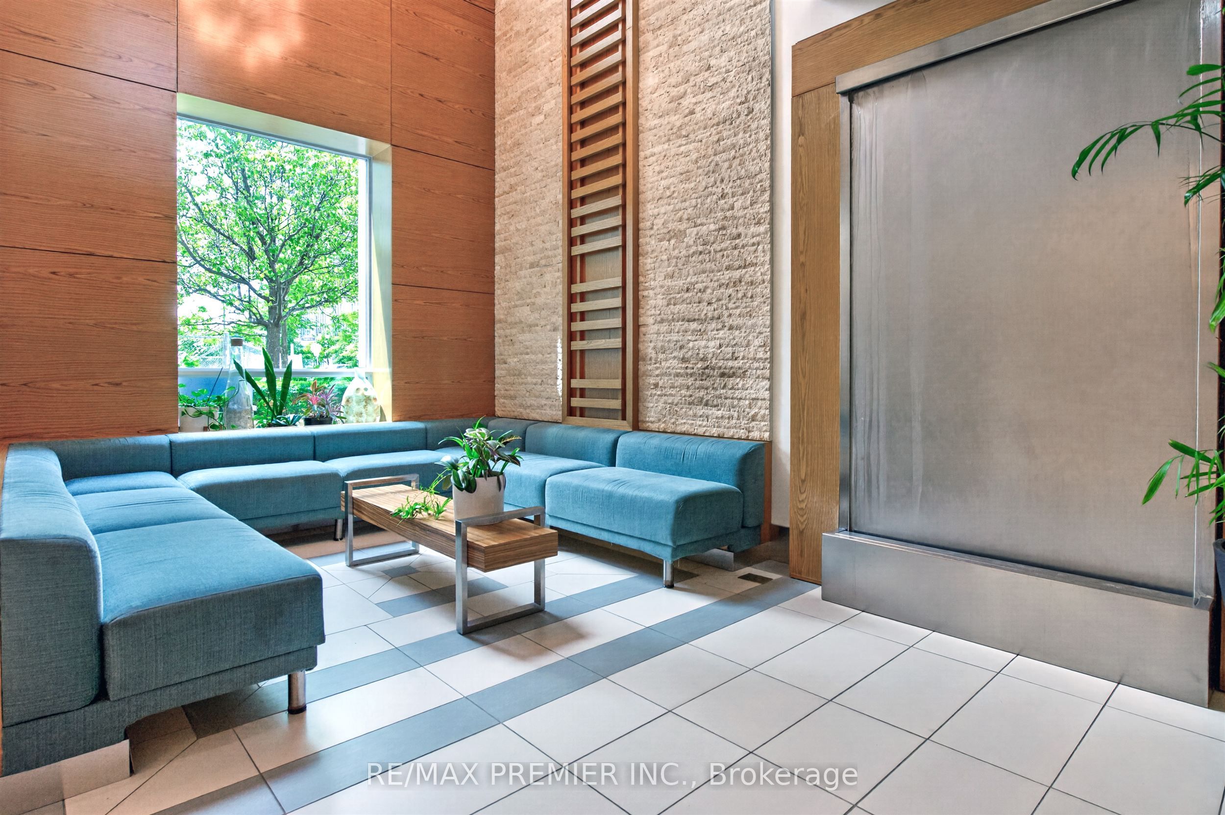 165 Legion Road N 2133, Toronto, ON M8Y 0B3 photo 2