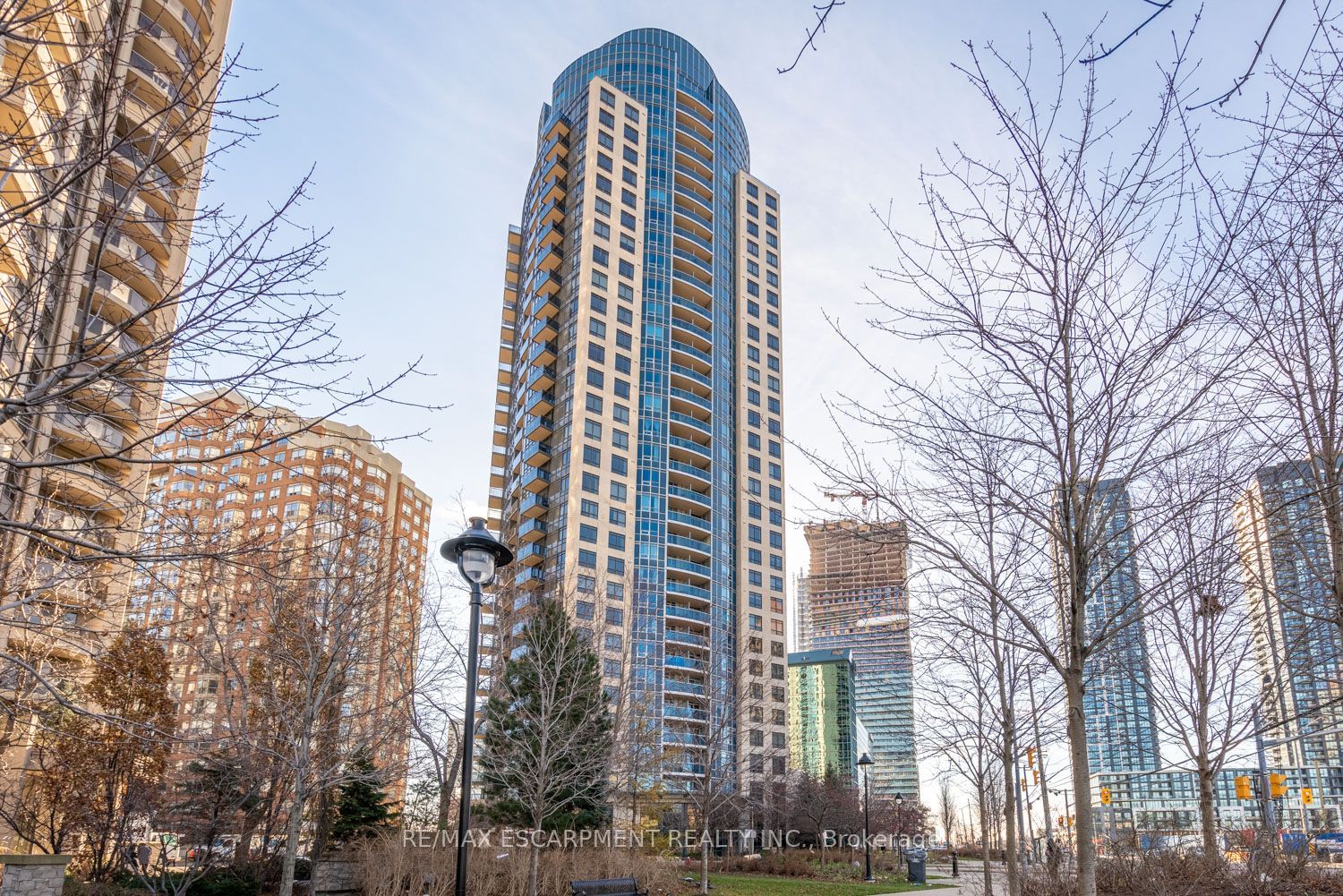 330 Burnhamthorpe Road PH5, Mississauga, ON L5B 0E1