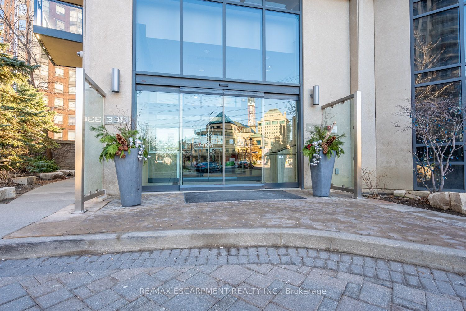 330 Burnhamthorpe Road PH5, Mississauga, ON L5B 0E1 photo 2