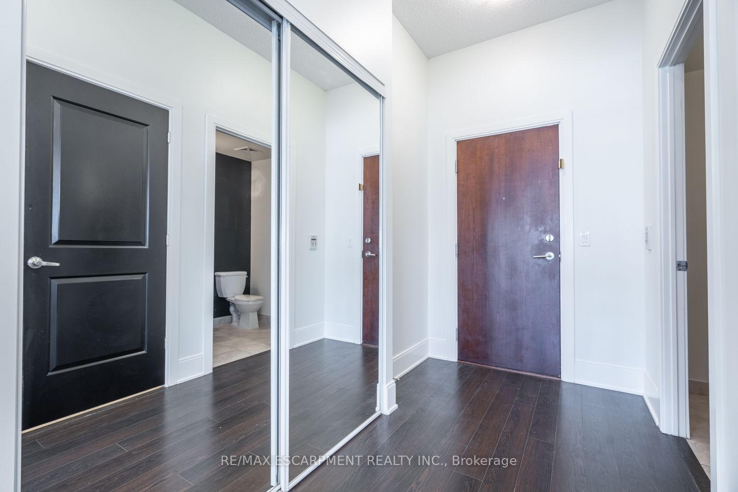 330 Burnhamthorpe Road PH5, Mississauga, ON L5B 0E1 photo 3
