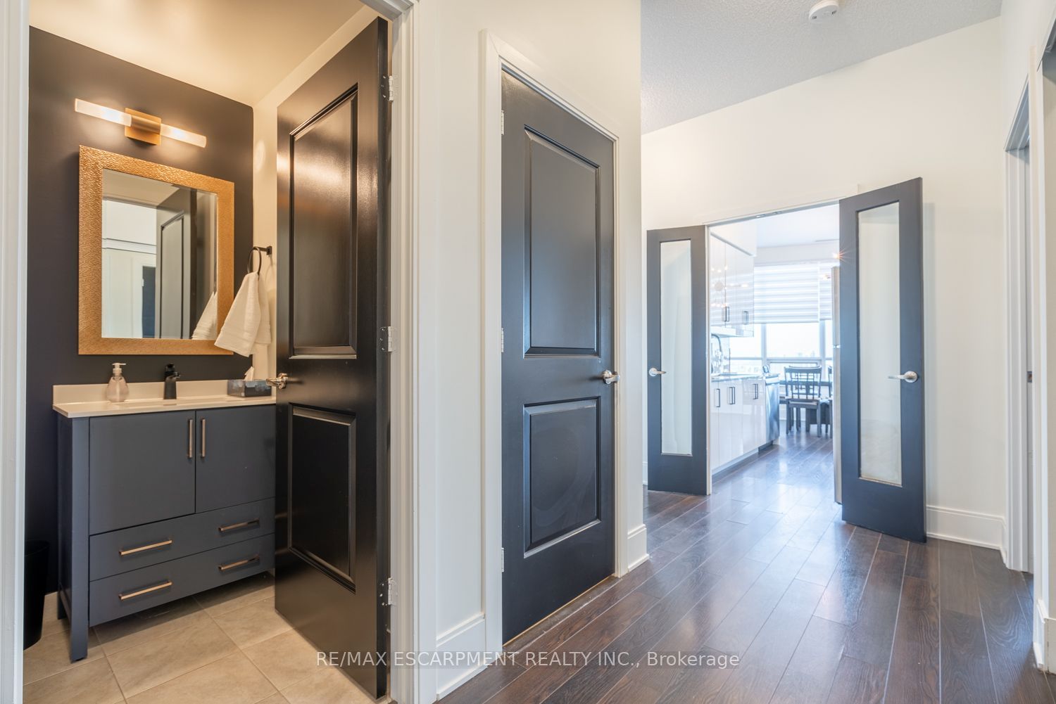 330 Burnhamthorpe Road PH5, Mississauga, ON L5B 0E1 photo 4