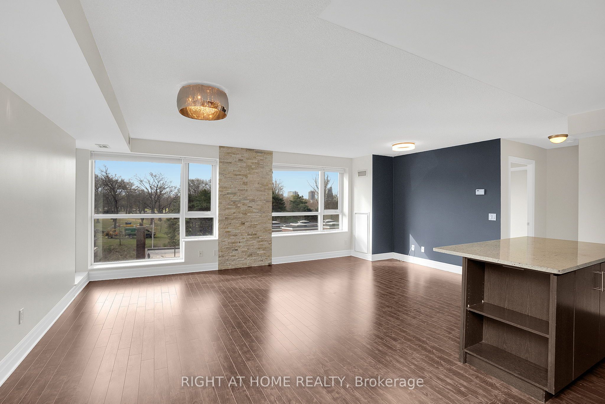 20 Gothic Avenue 308, Toronto, ON M6P 1T5 photo 2