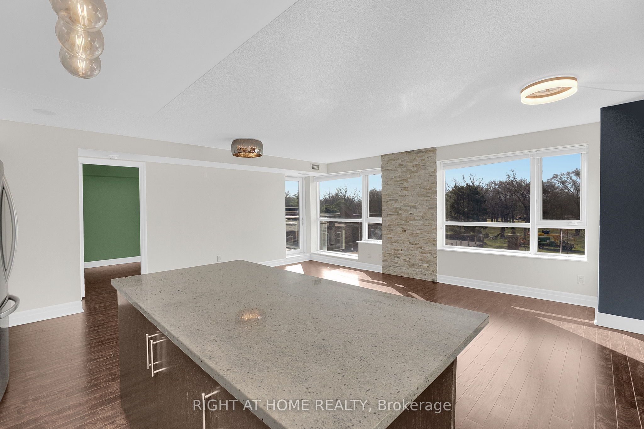 20 Gothic Avenue 308, Toronto, ON M6P 1T5 photo 4