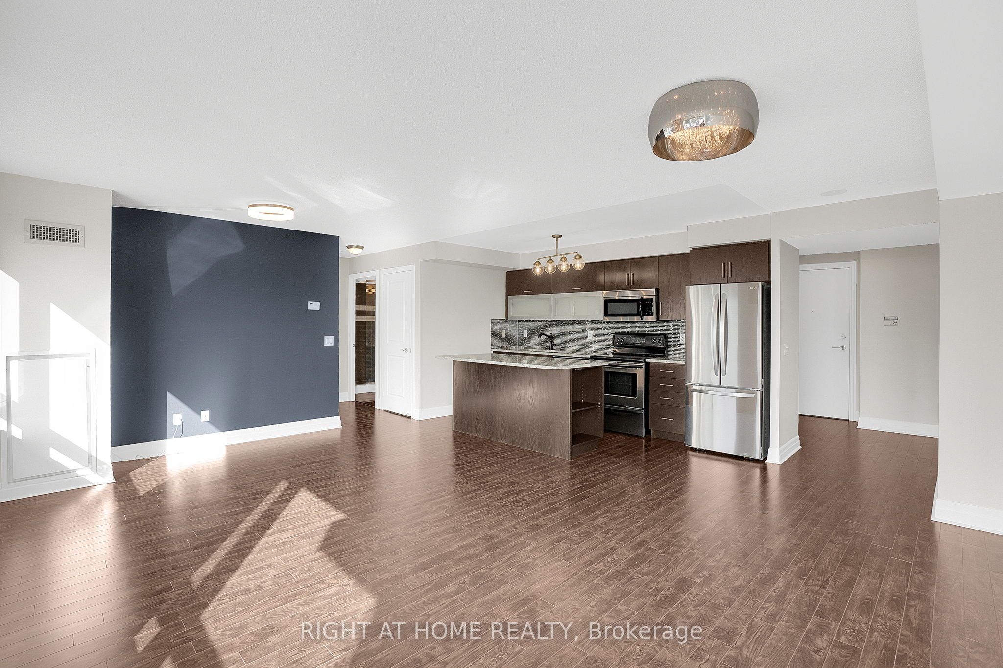 20 Gothic Avenue 308, Toronto, ON M6P 1T5 photo 5