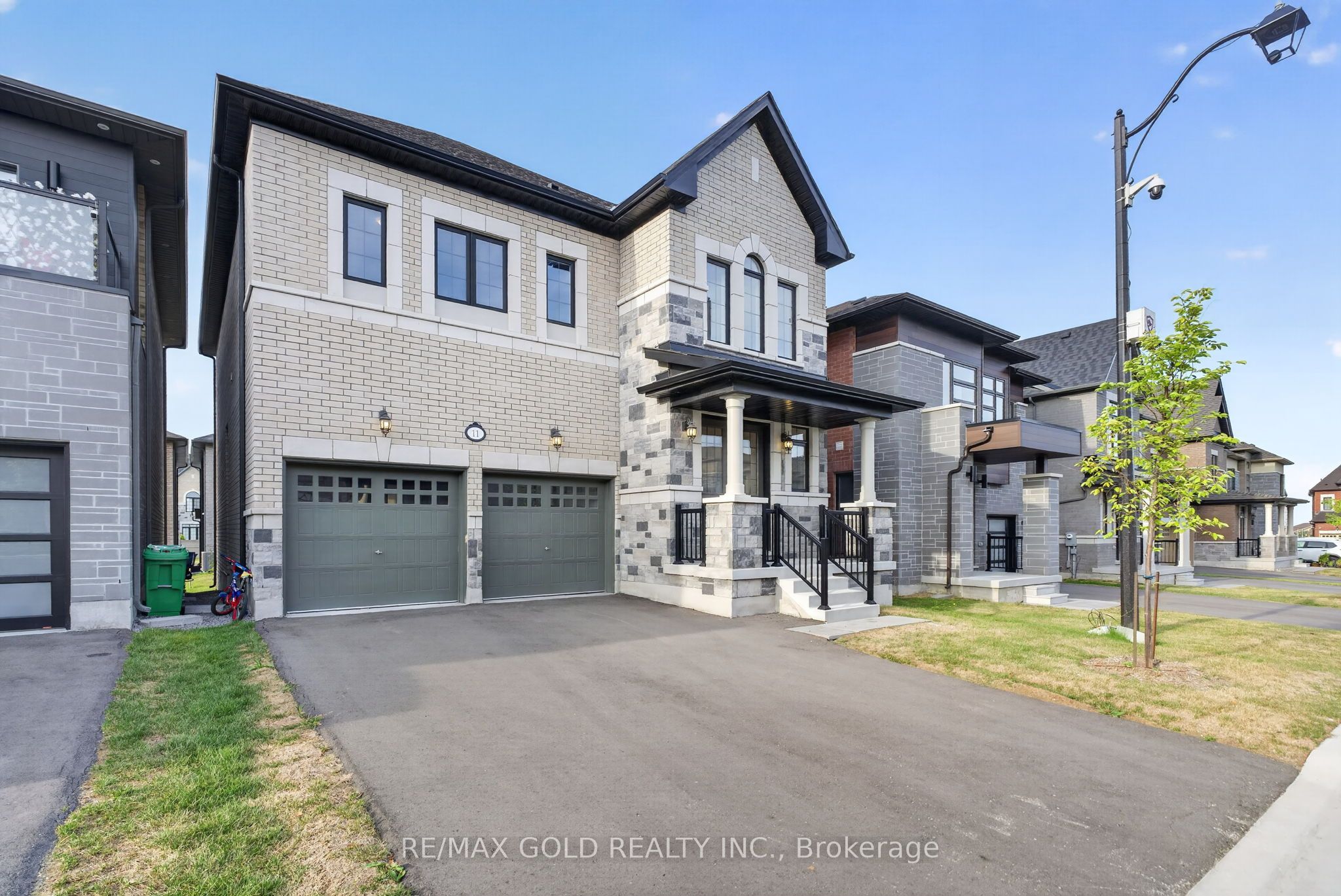 11 Keyworth Crescent, Brampton, ON L6R 4E9 photo 3