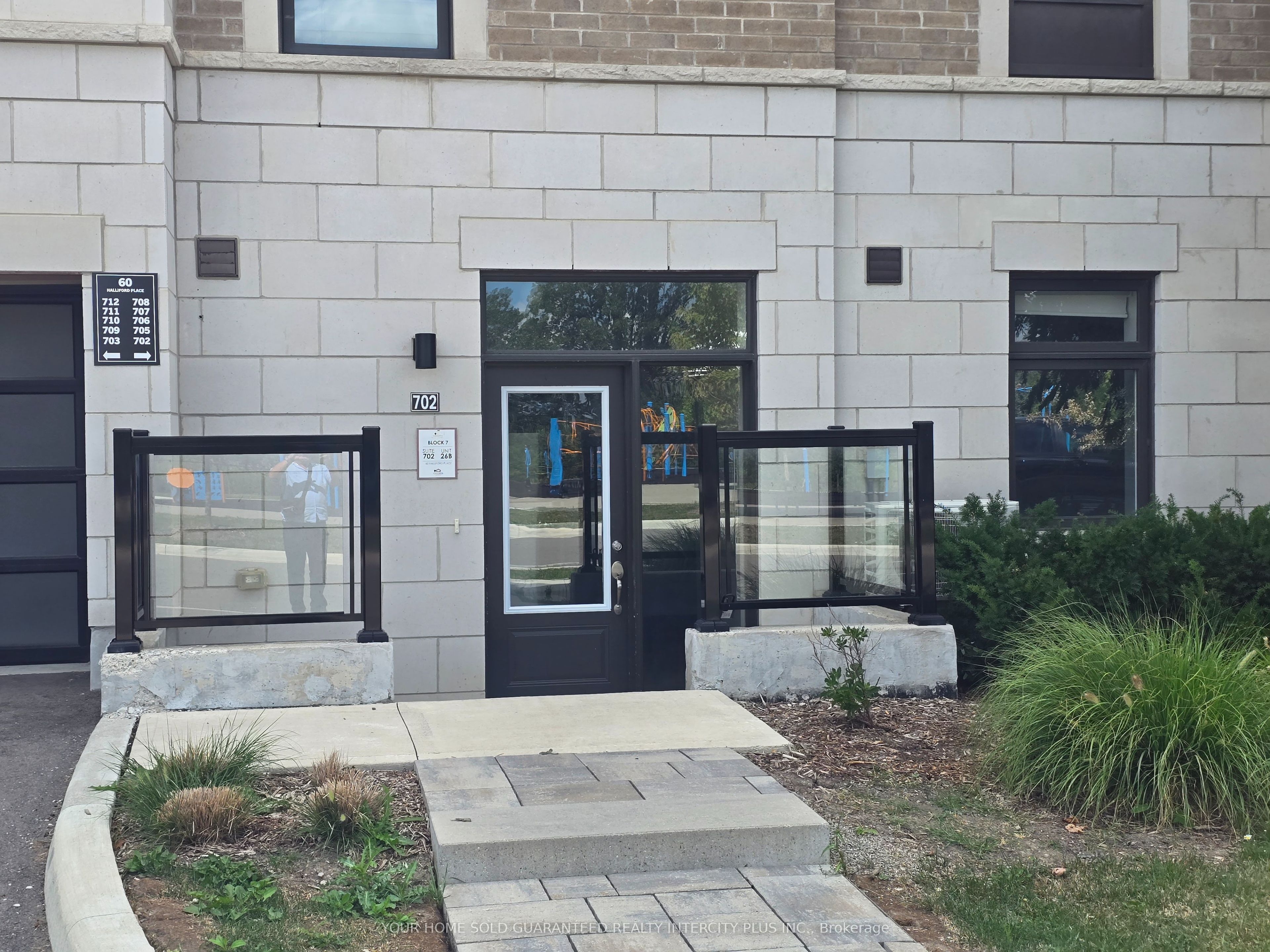 60 Halliford Place 702, Brampton, ON L6P 4R1