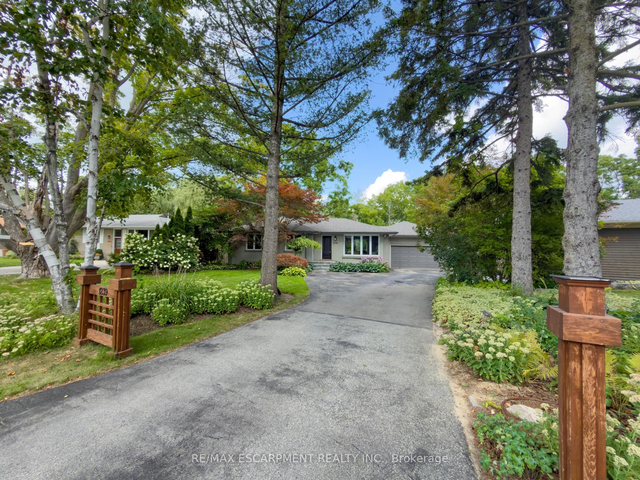 1239 Baldwin Drive, Oakville, ON L6J 2W4 photo 2