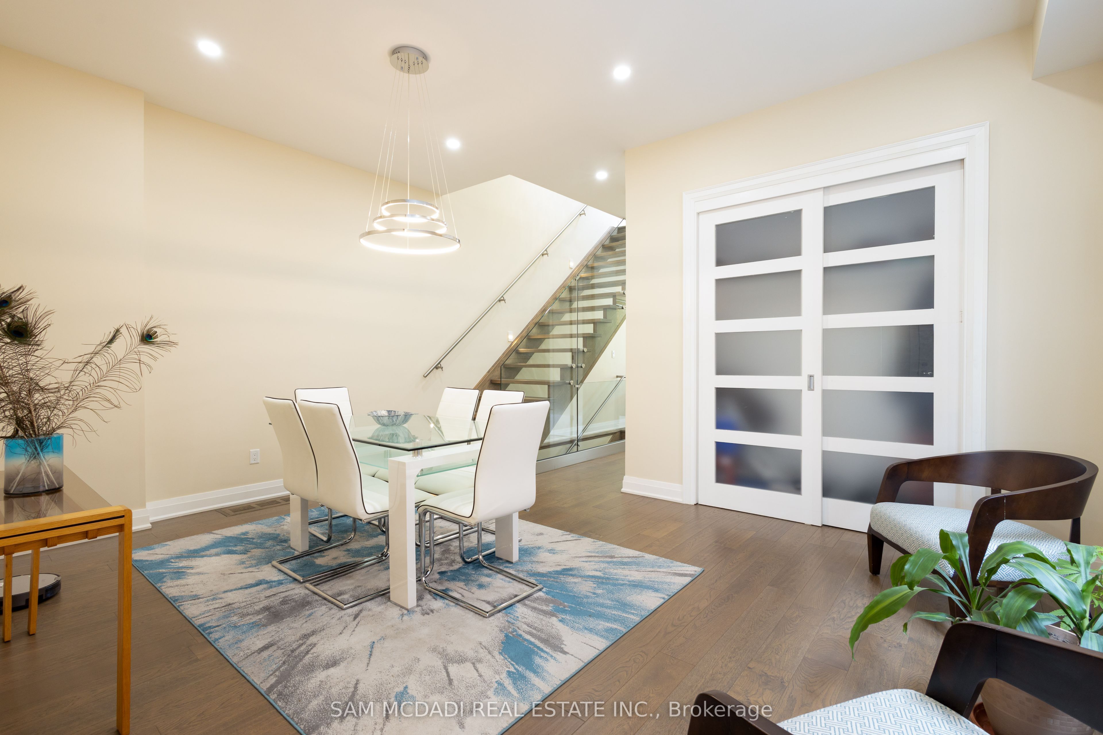 35A Broadview Avenue, Mississauga, ON L5H 2S8 photo 4