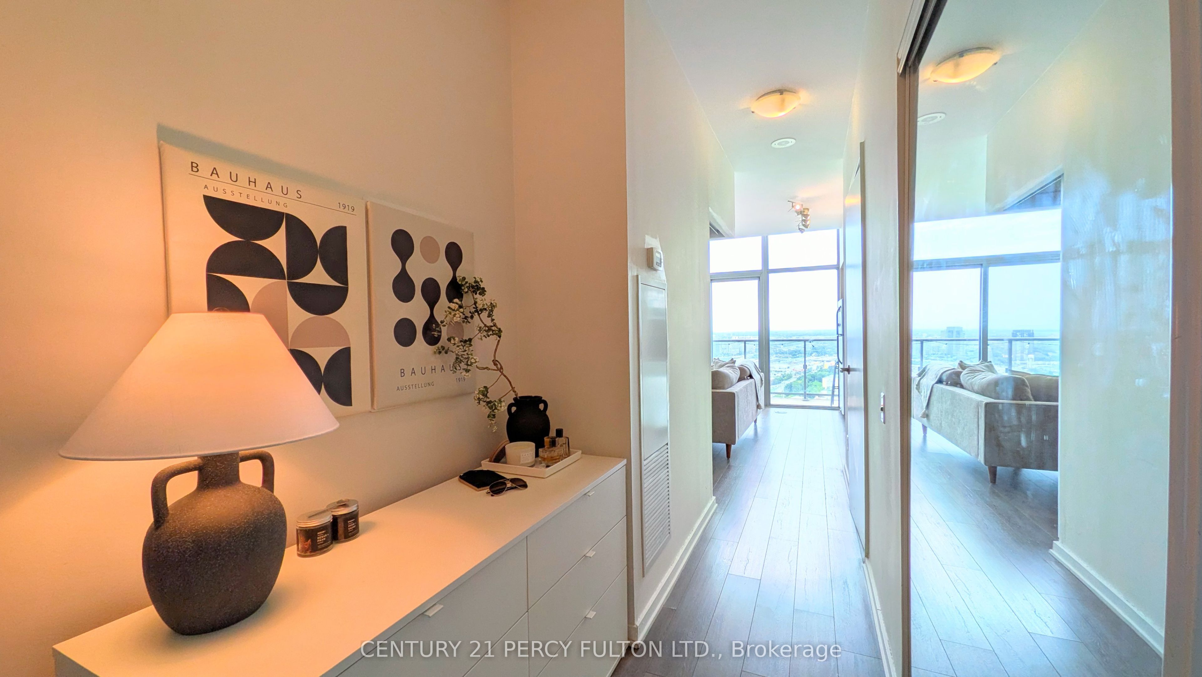 105 The Queensway 3505, Toronto, ON M6S 5B5 photo 2
