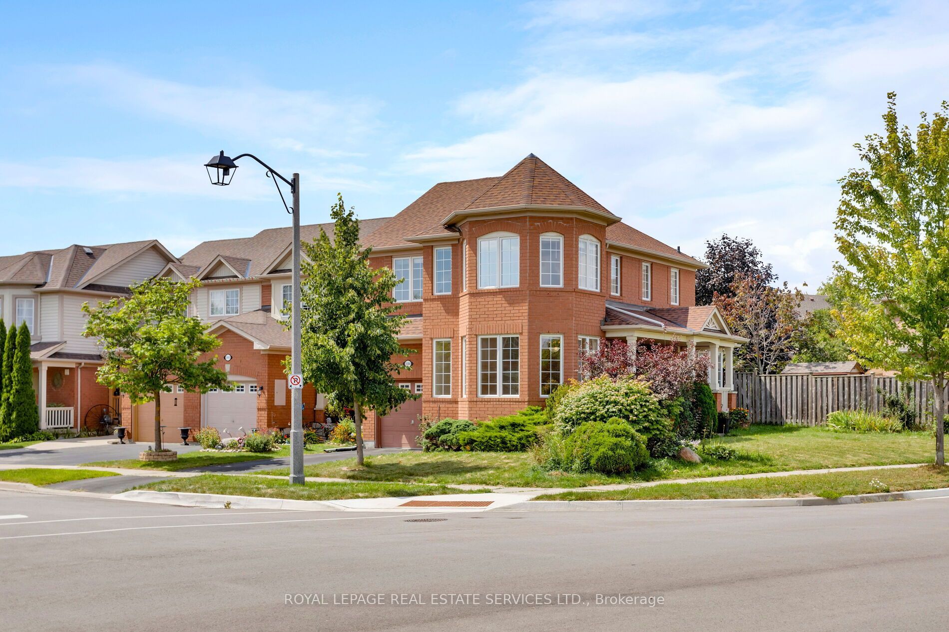2204 Grand Oak Trail, Oakville, ON L6M 4S6