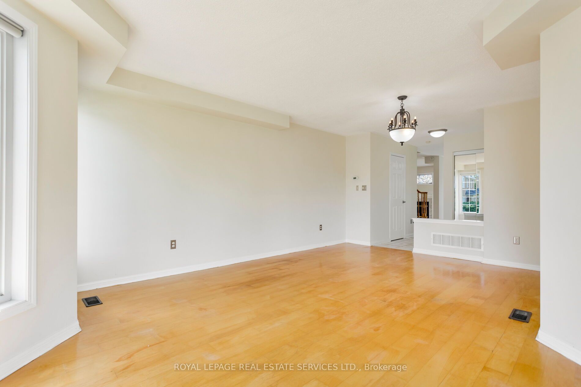 2204 Grand Oak Trail, Oakville, ON L6M 4S6 photo 3