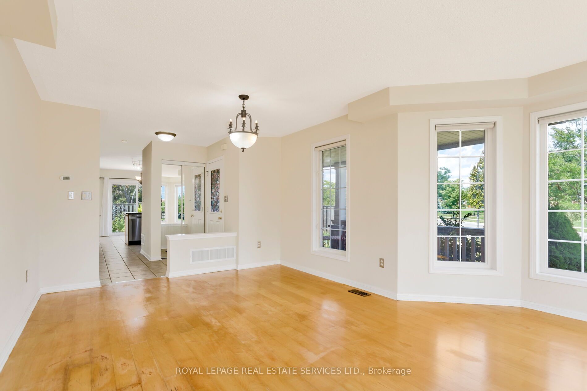 2204 Grand Oak Trail, Oakville, ON L6M 4S6 photo 5