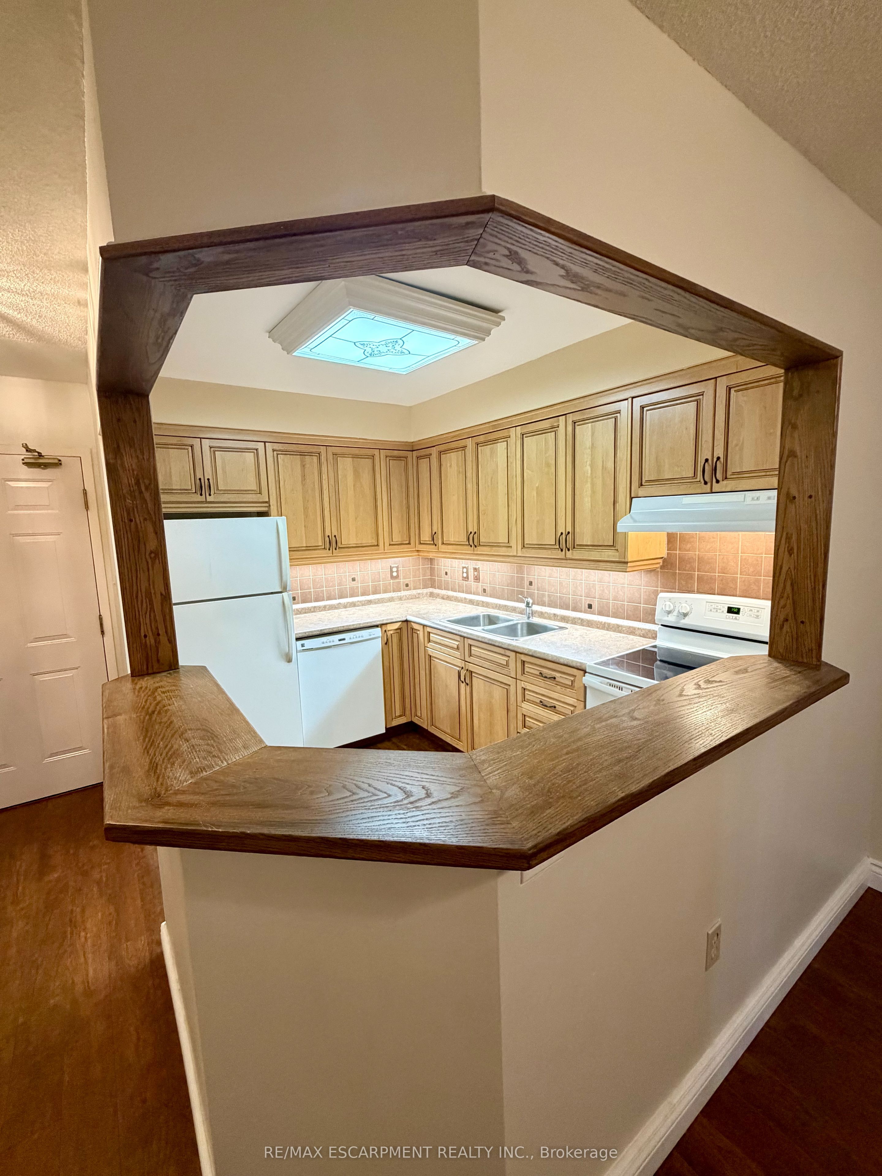 1270 Maple Crossing Boulevard E 103, Burlington, ON L7S 2J3 photo 5