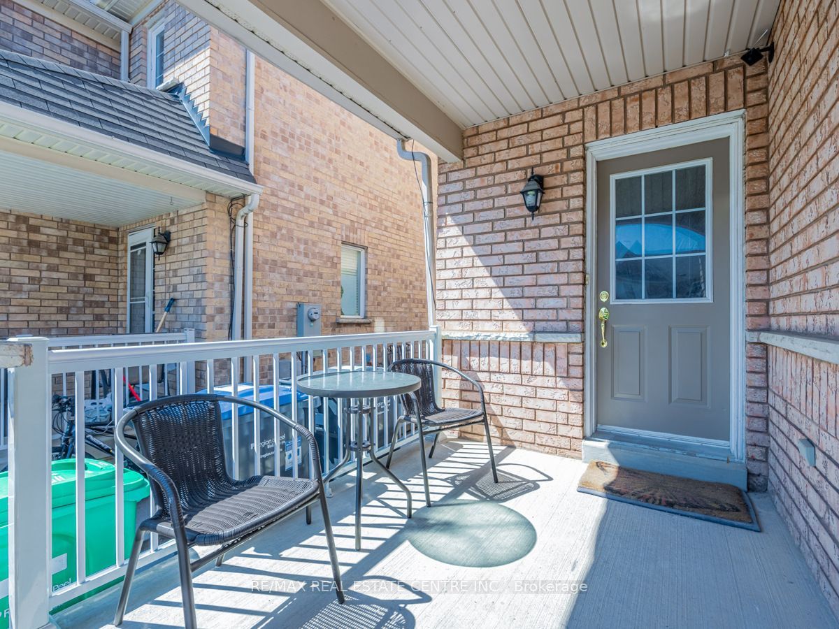 140 Cadillac Crescent Upper, Brampton, ON L7A 3B4 photo 2