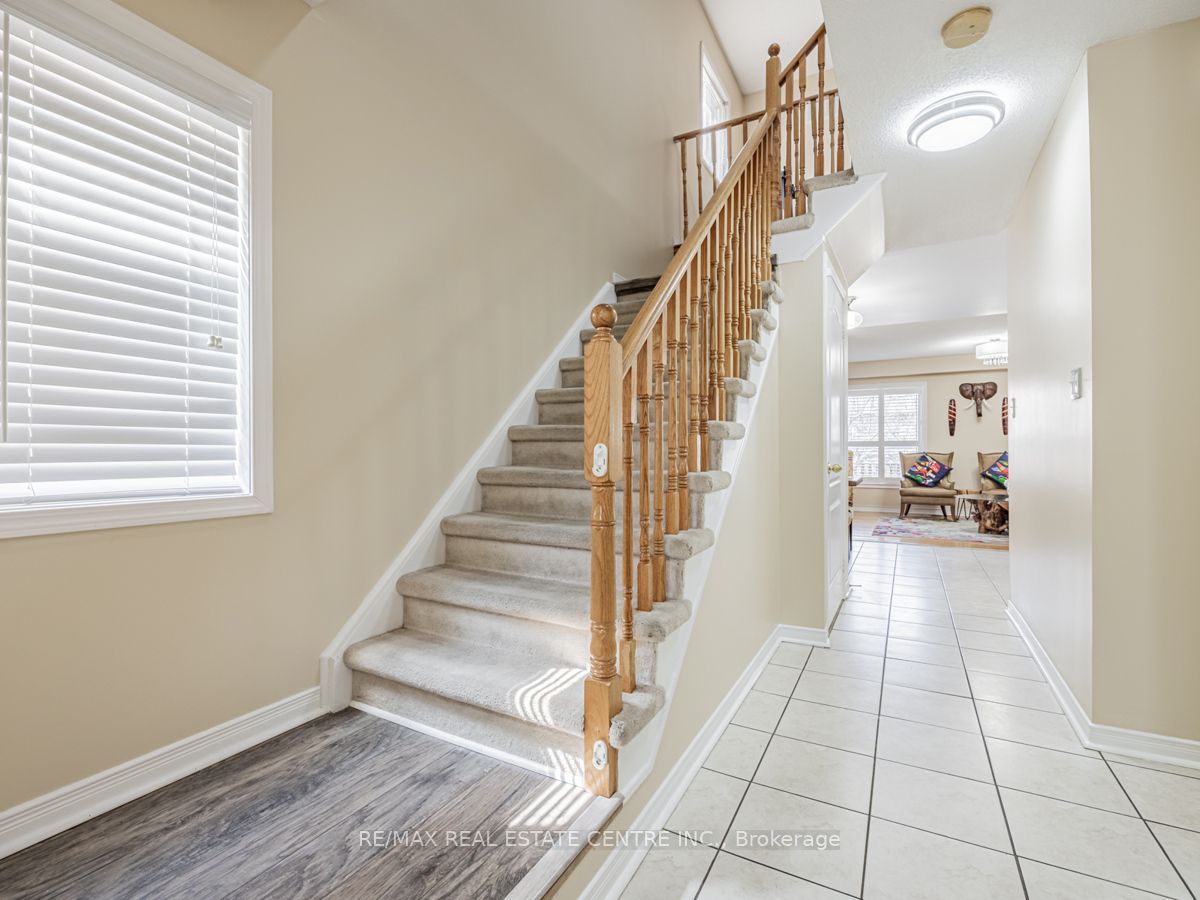 140 Cadillac Crescent Upper, Brampton, ON L7A 3B4 photo 4