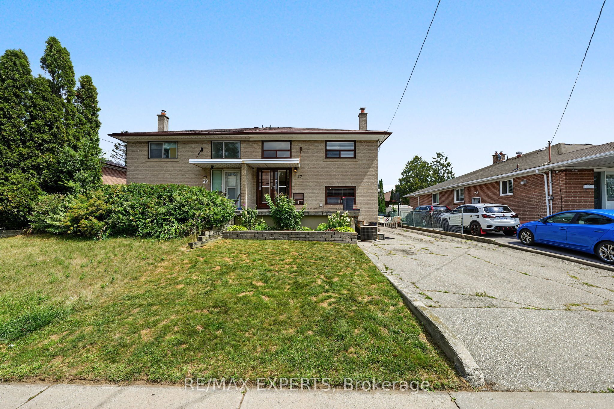 37 Saint Lucie Drive, Toronto, ON M9M 1S9 photo 2