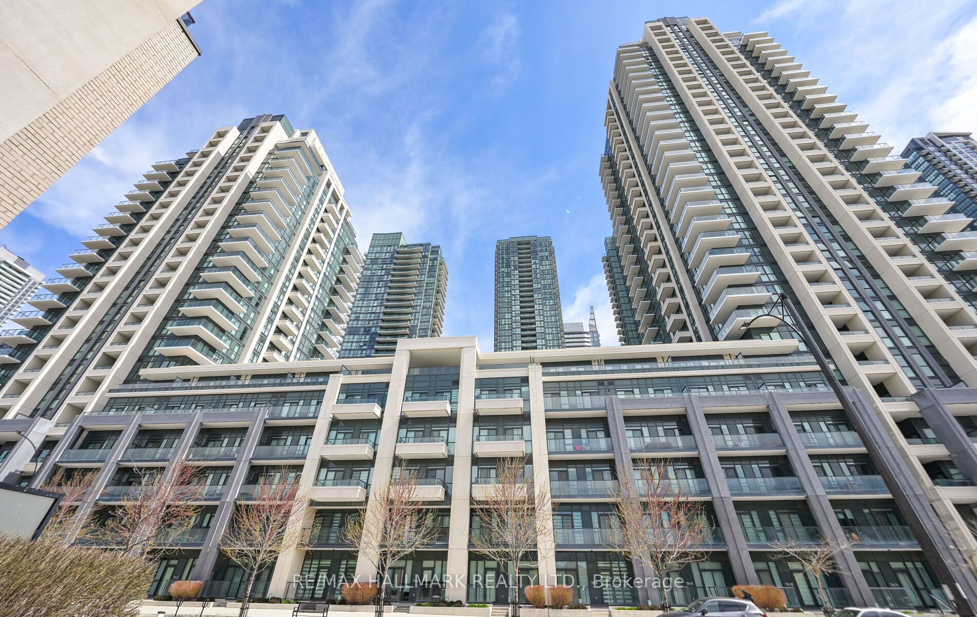4055 Parkside Village Drive 425, Mississauga, ON L5B 0K8
