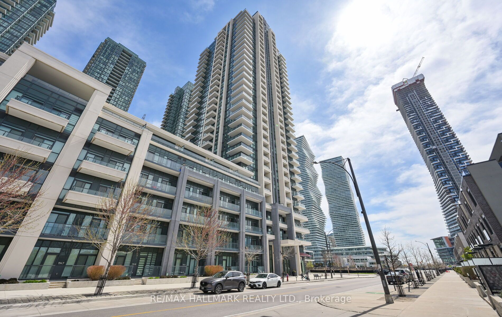 4055 Parkside Village Drive 425, Mississauga, ON L5B 0K8 photo 2
