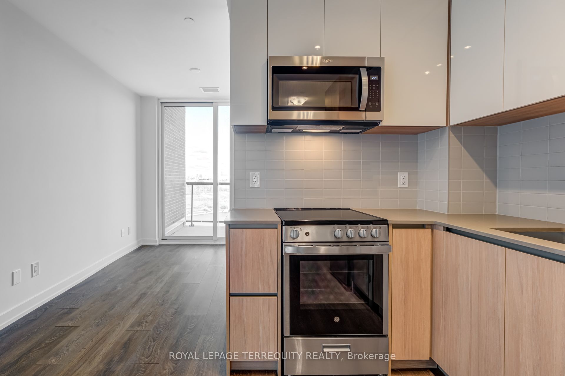 3100 Keele Street 909, Toronto, ON M3M 0E1 photo 5