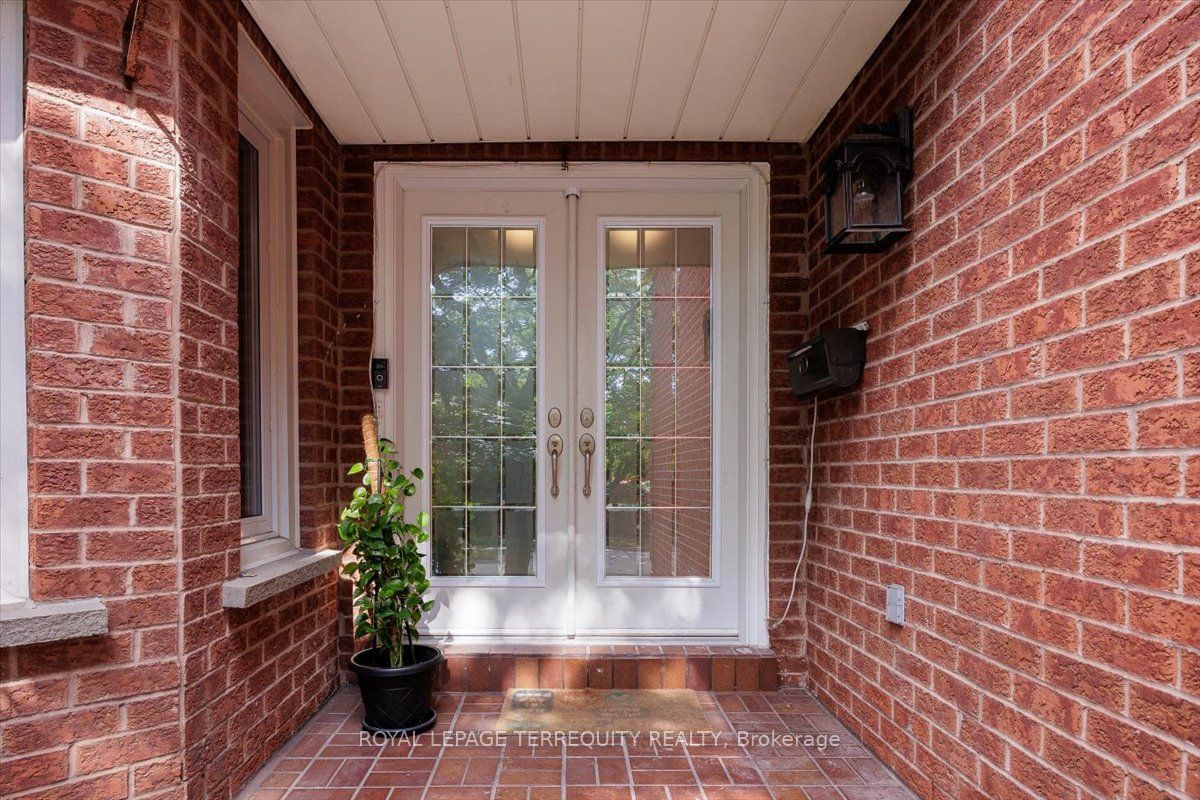1207 Dogwood Crescent, Oakville, ON L6J 7J2 photo 4