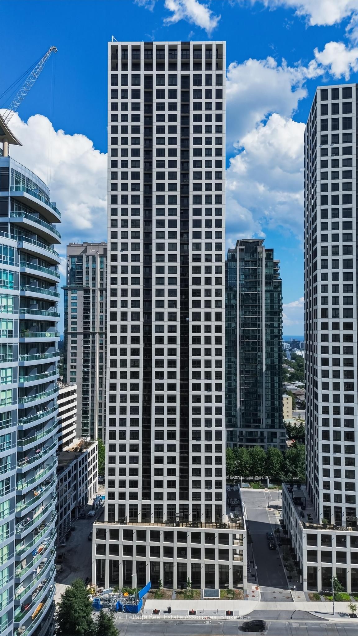 30 Elm Drive W 3306, Mississauga, ON L5B 0N6