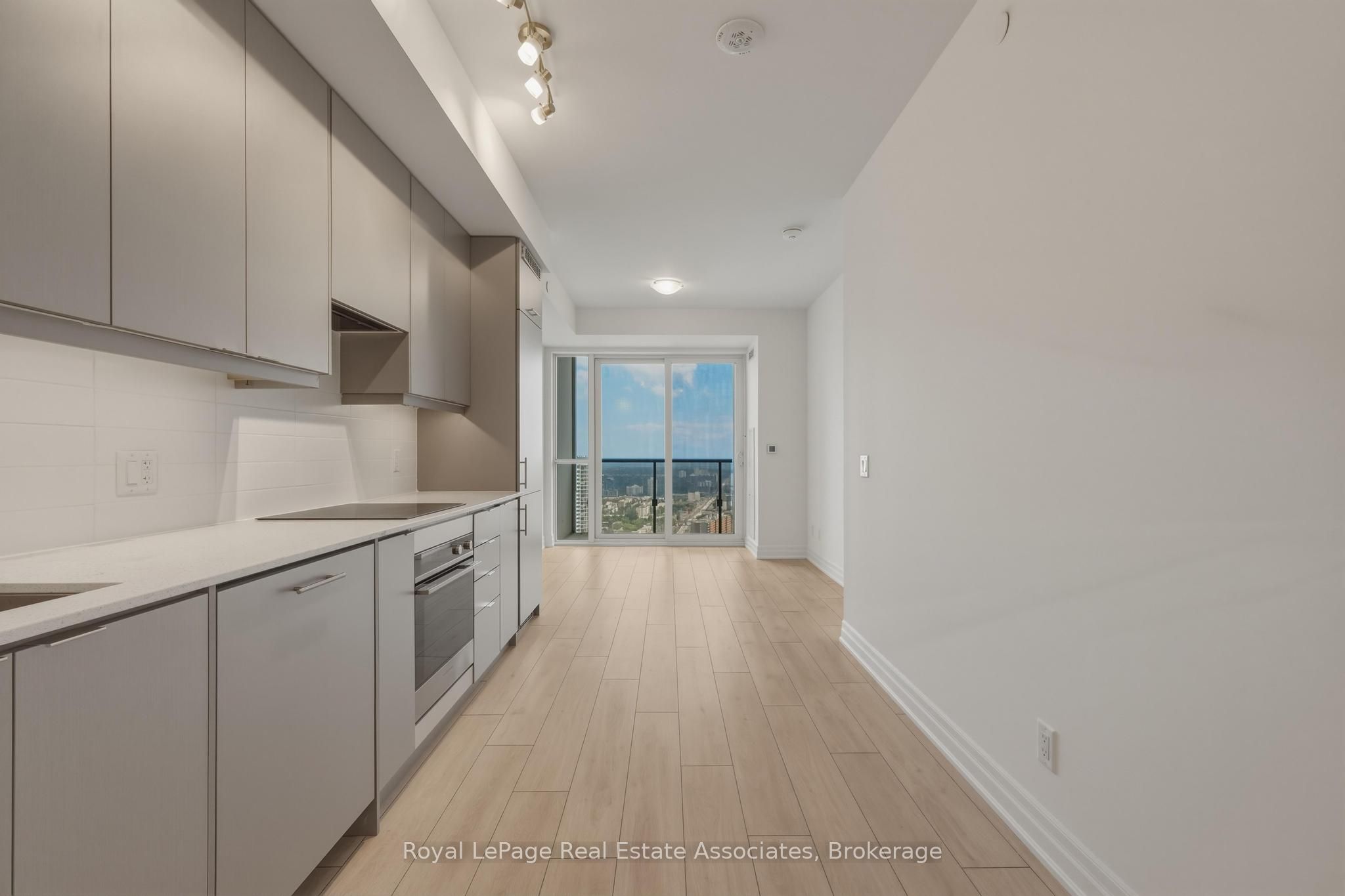 30 Elm Drive W 3306, Mississauga, ON L5B 0N6 photo 2