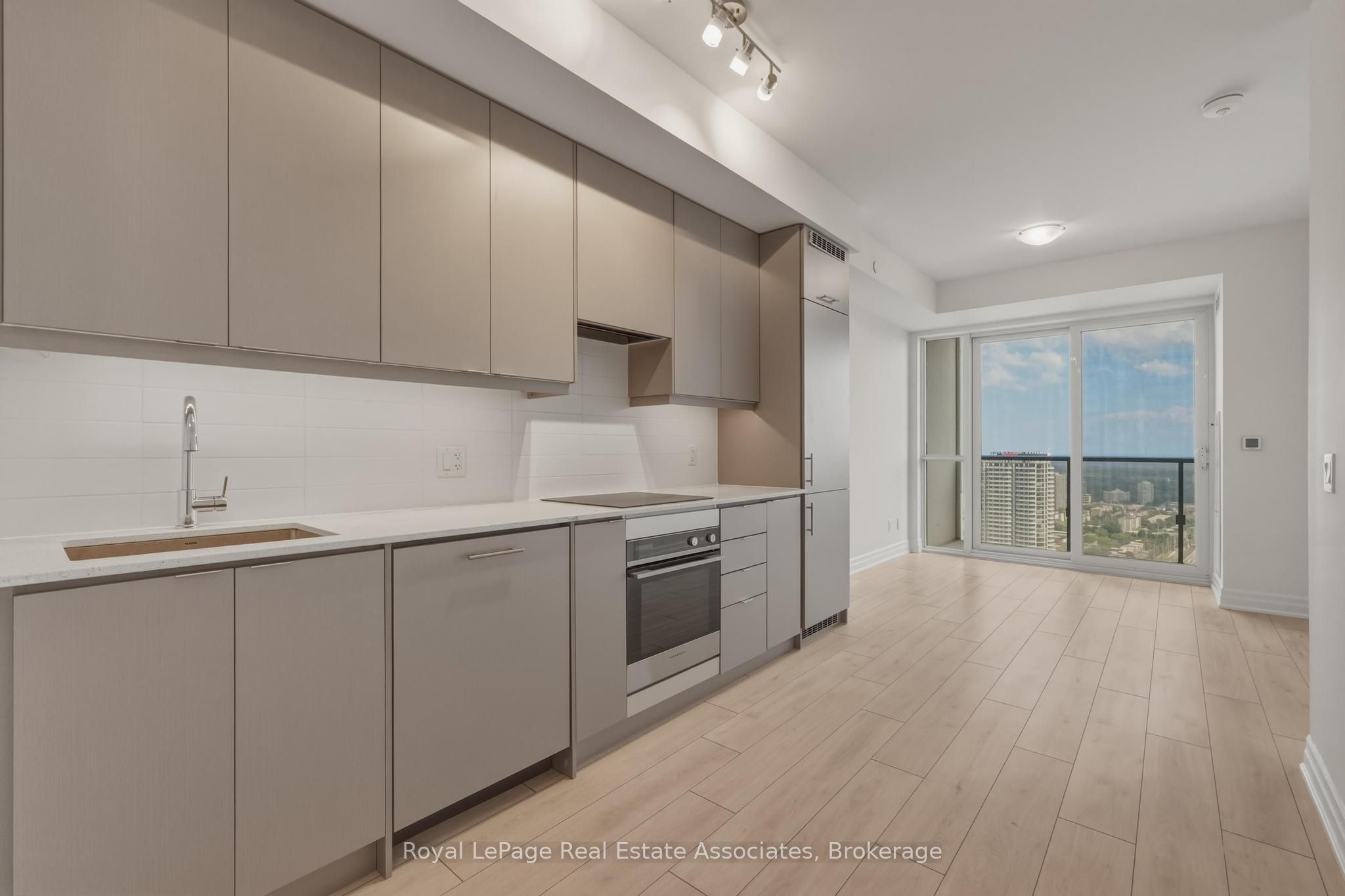 30 Elm Drive W 3306, Mississauga, ON L5B 0N6 photo 3