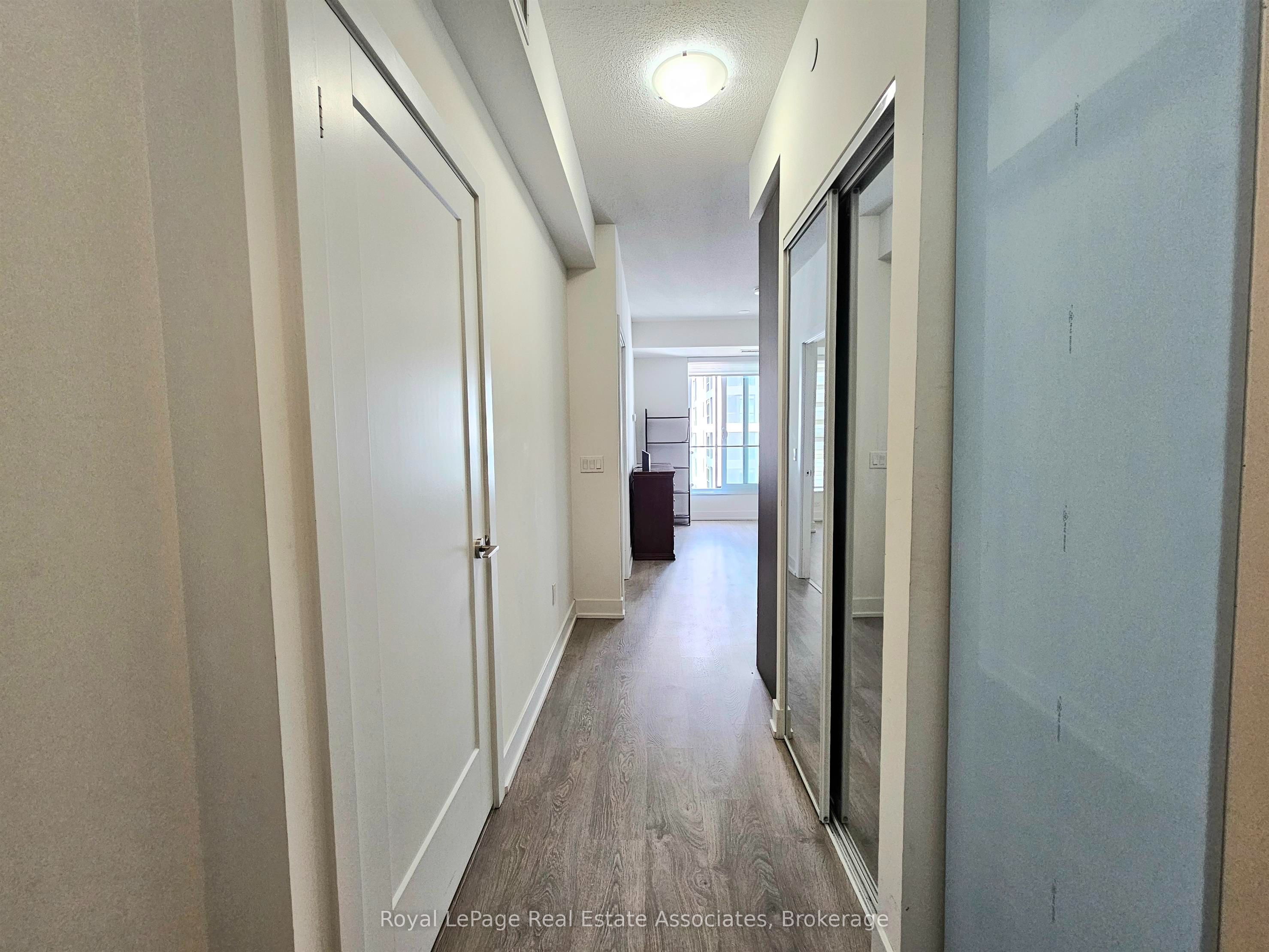 9 Mabelle Avenue 3019, Toronto, ON M9A 0E1