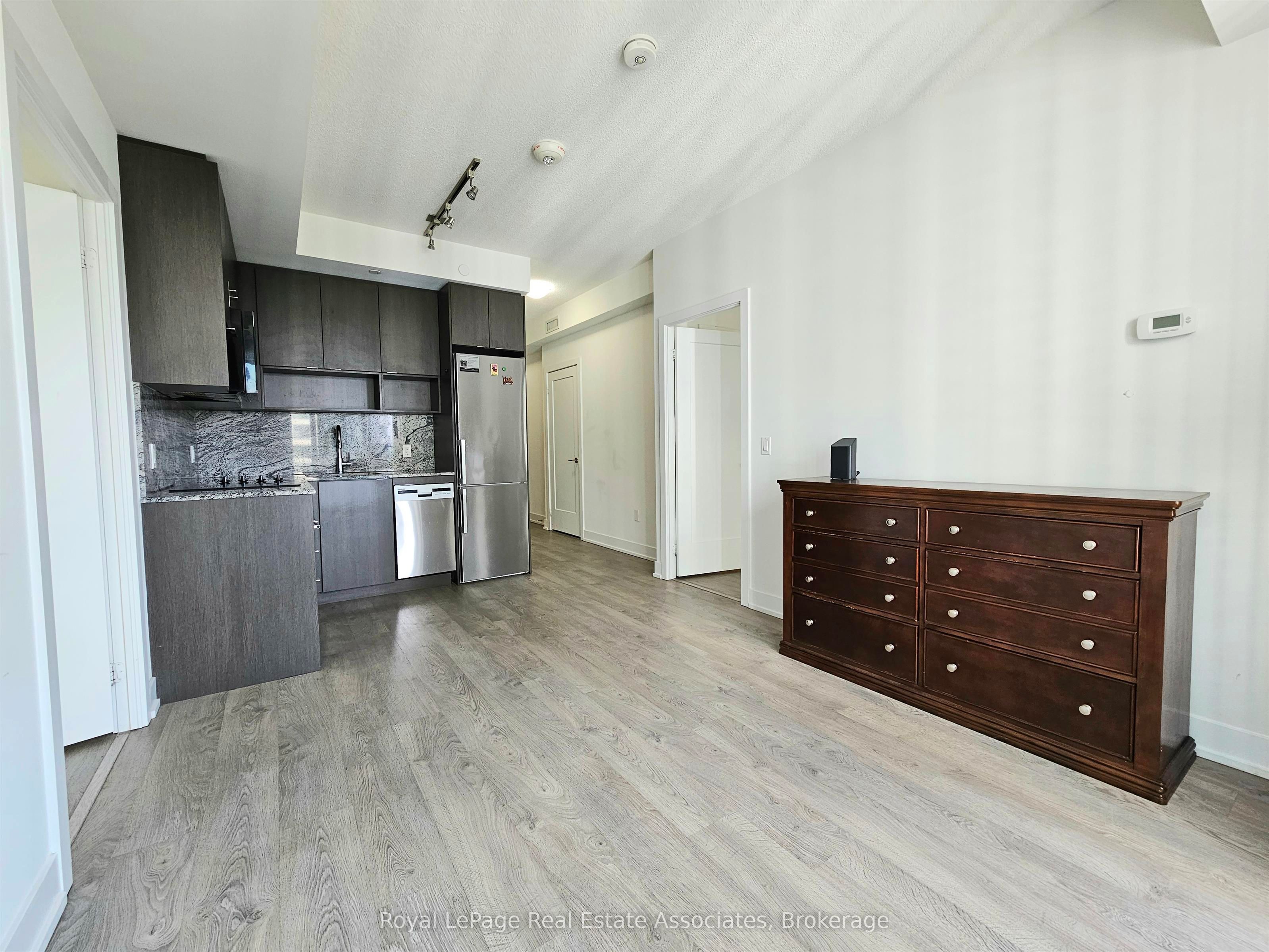 9 Mabelle Avenue 3019, Toronto, ON M9A 0E1 photo 3