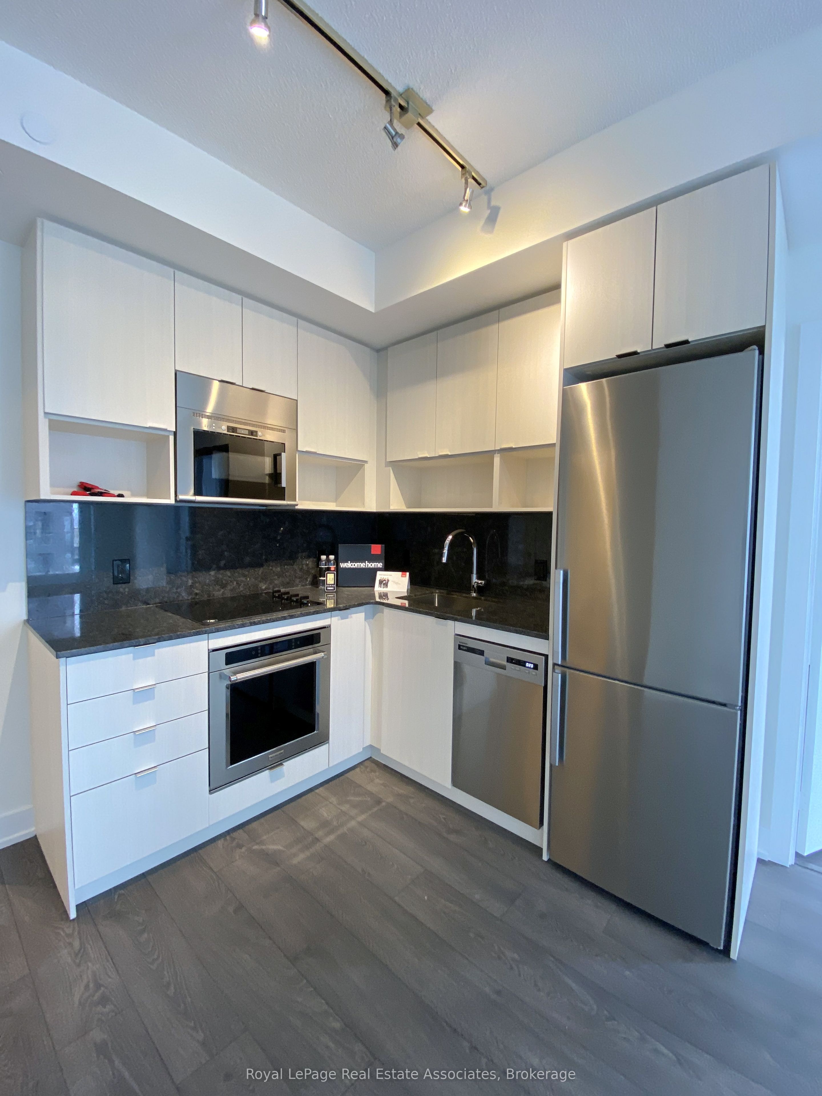 7 Mabelle Avenue 3101, Toronto, ON M5T 0C9 photo 2
