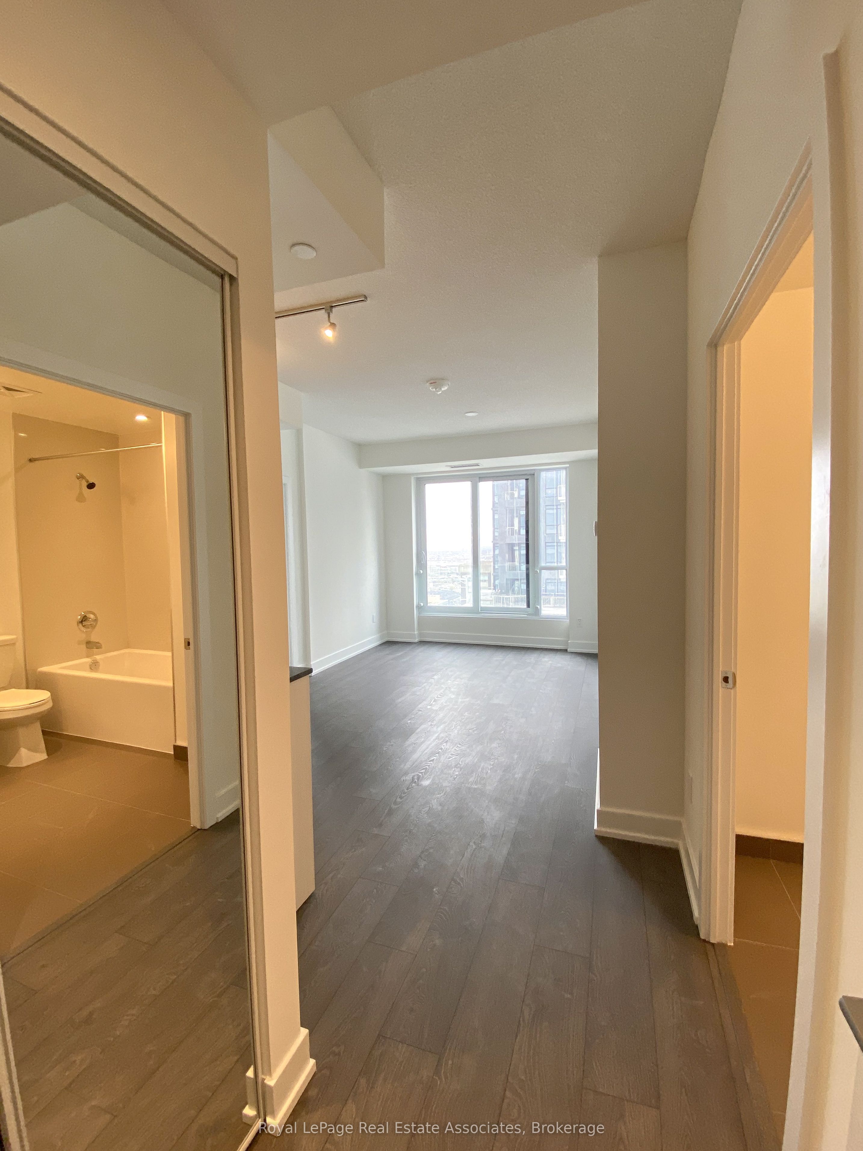7 Mabelle Avenue 3101, Toronto, ON M5T 0C9 photo 4