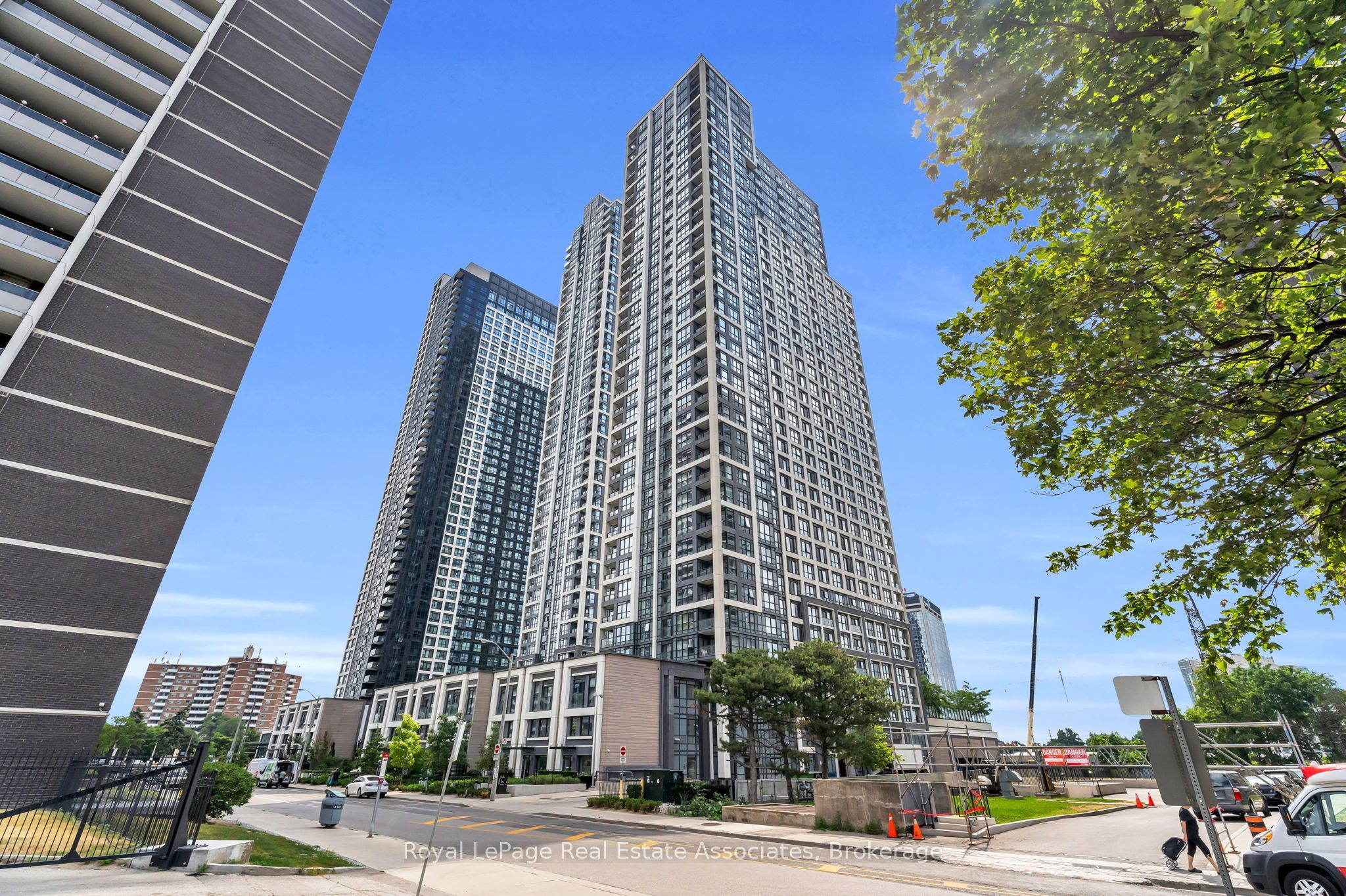 7 Mabelle Avenue 603, Toronto, ON M5T 0C9