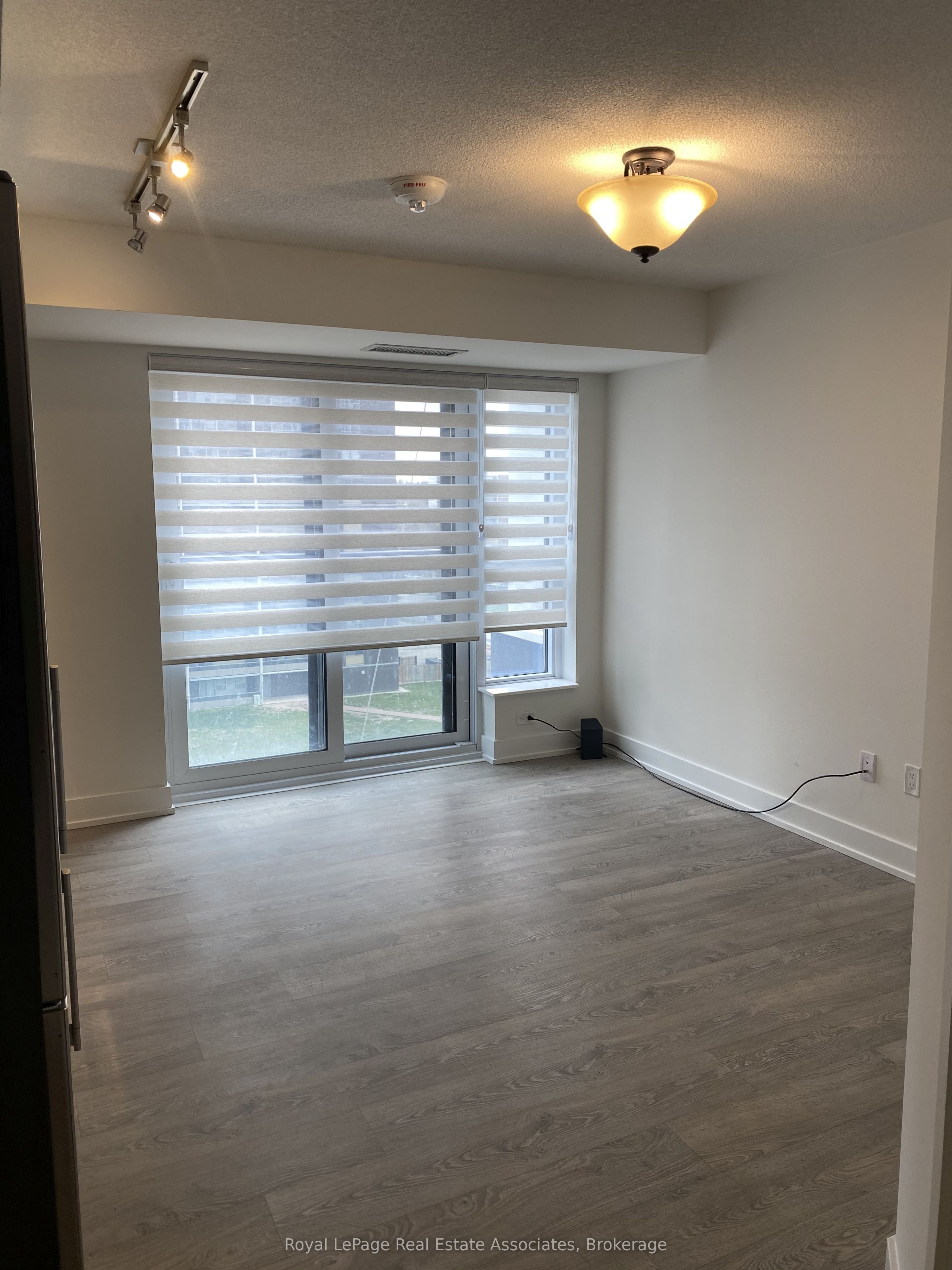 7 Mabelle Avenue 603, Toronto, ON M5T 0C9 photo 2
