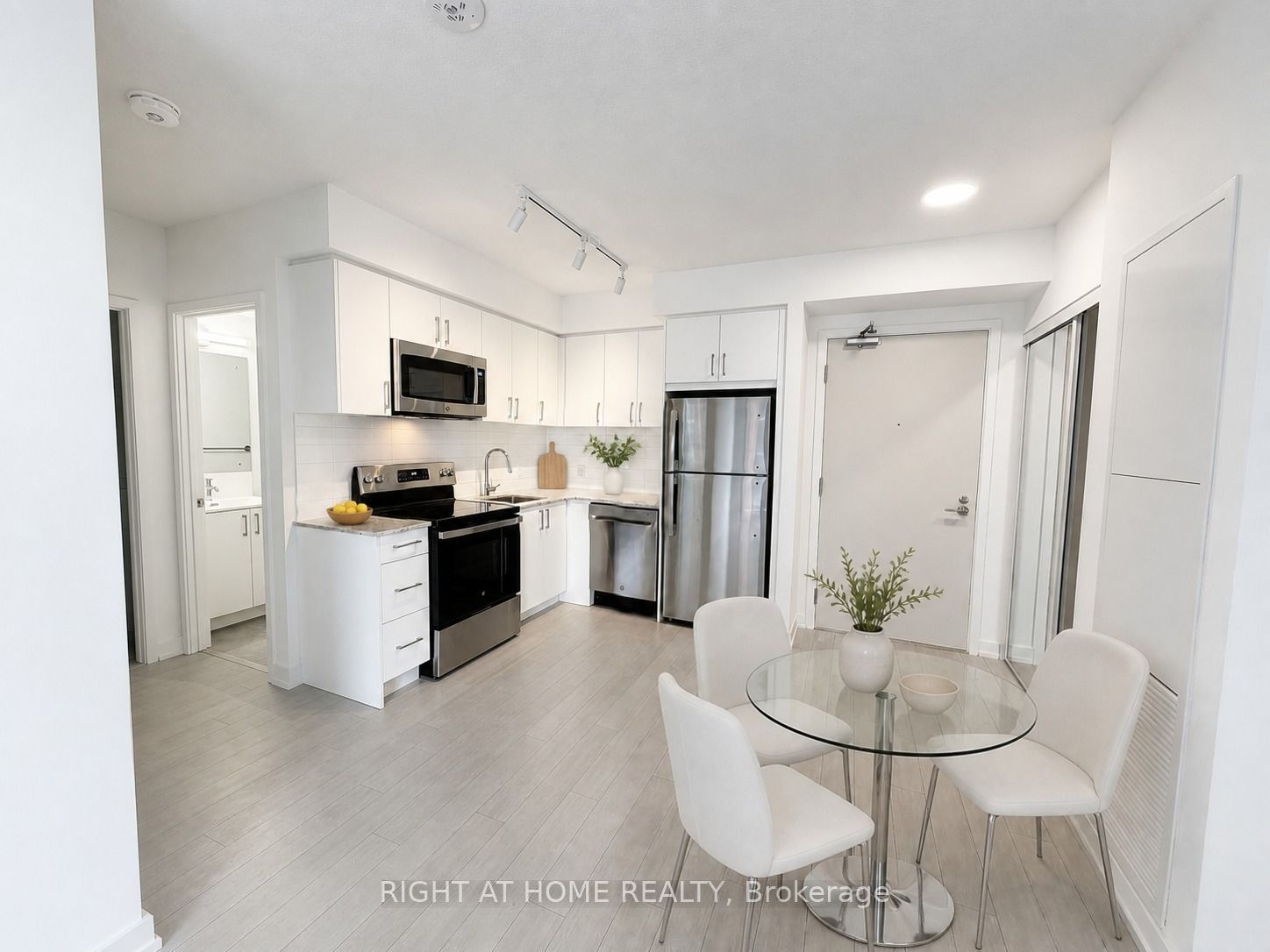 4010 Eglinton Avenue W 1522, Toronto, ON M9A 0G5 photo 3