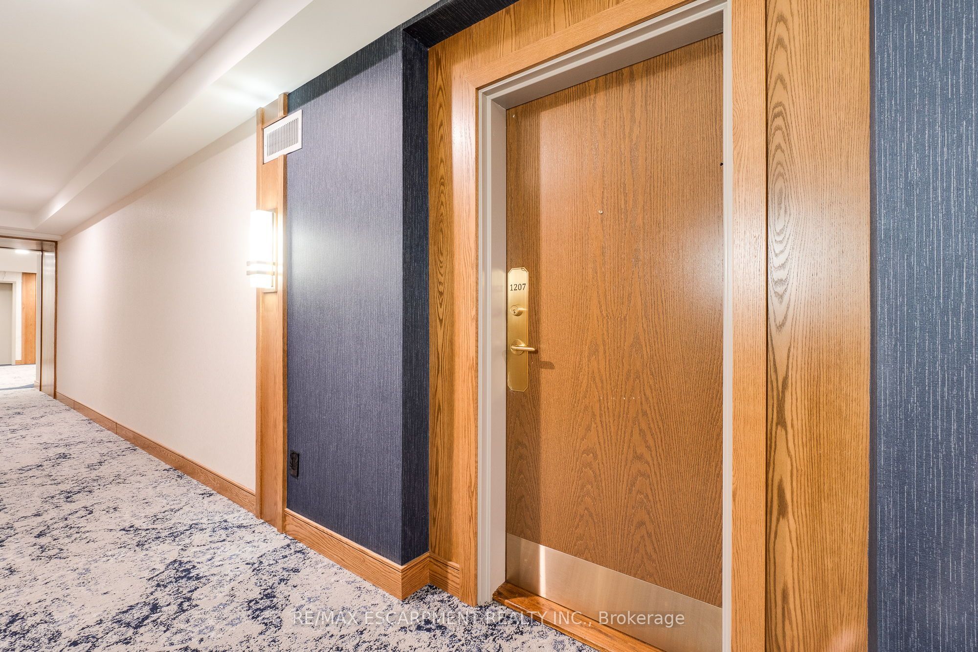 5250 Lakeshore Road 1207, Burlington, ON L7L 5L2 photo 5