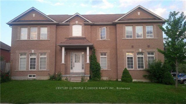 25 Traymore Street, Brampton, ON L7A 2G4