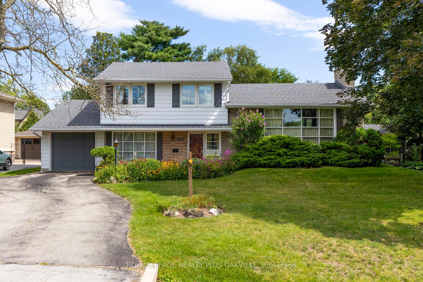 227 Sandwell Drive, Oakville, ON L6L 4P3