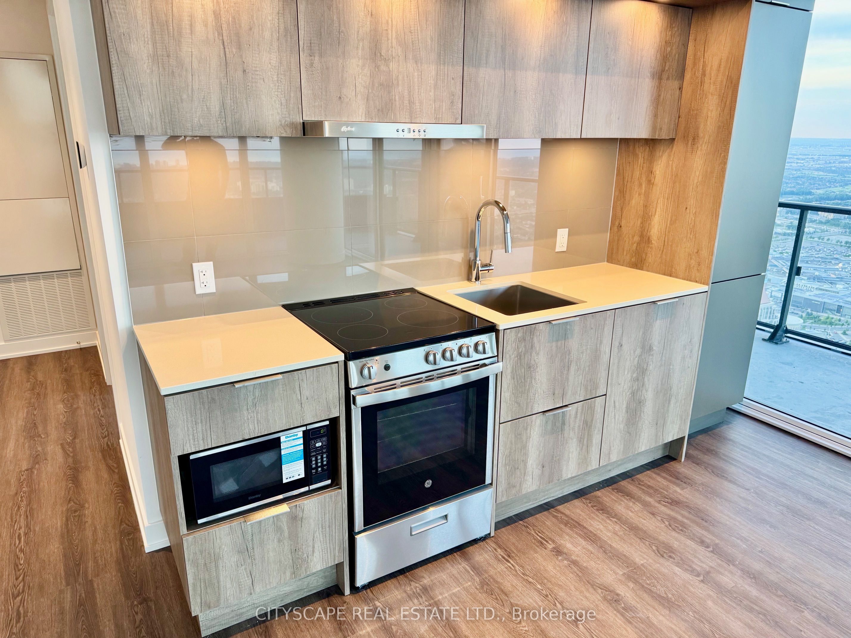 448 Burnhamthorpe Road W 6508, Mississauga, ON L5B 0R4 photo 4