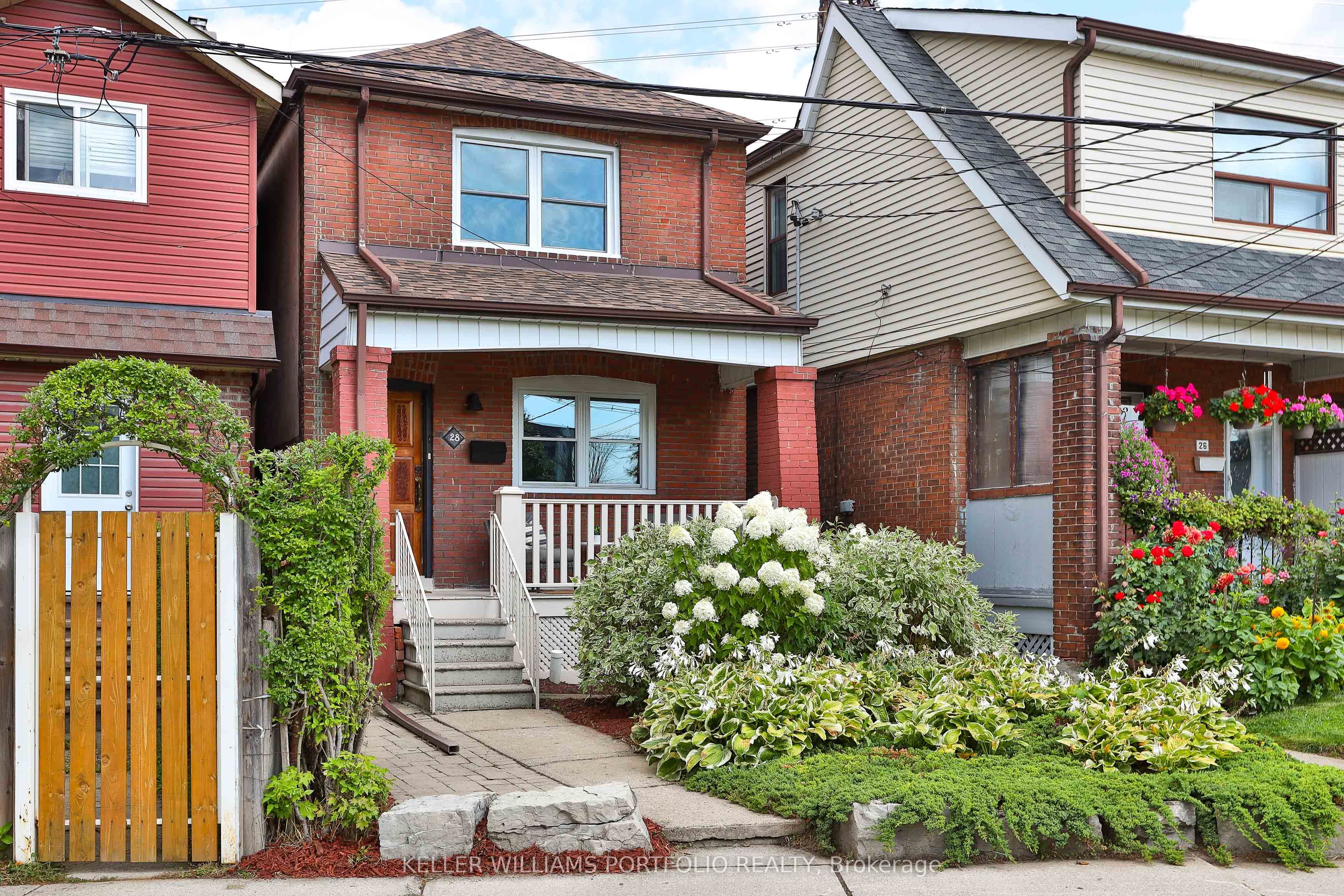 28 Pryor Avenue, Toronto, ON M6N 2Y4 photo 2