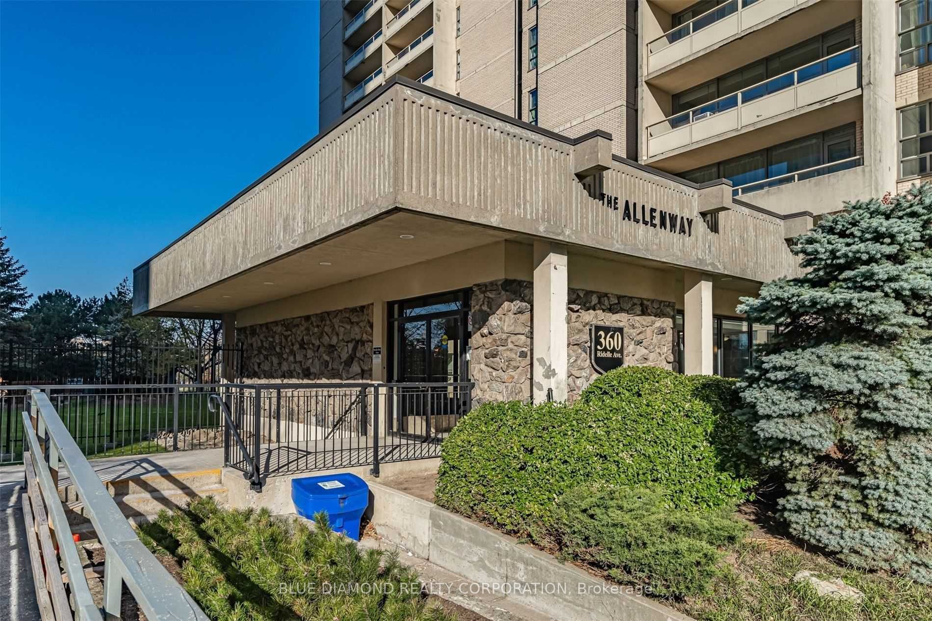 360 Ridelle Avenue 1111, Toronto, ON M6B 1K1 photo 2