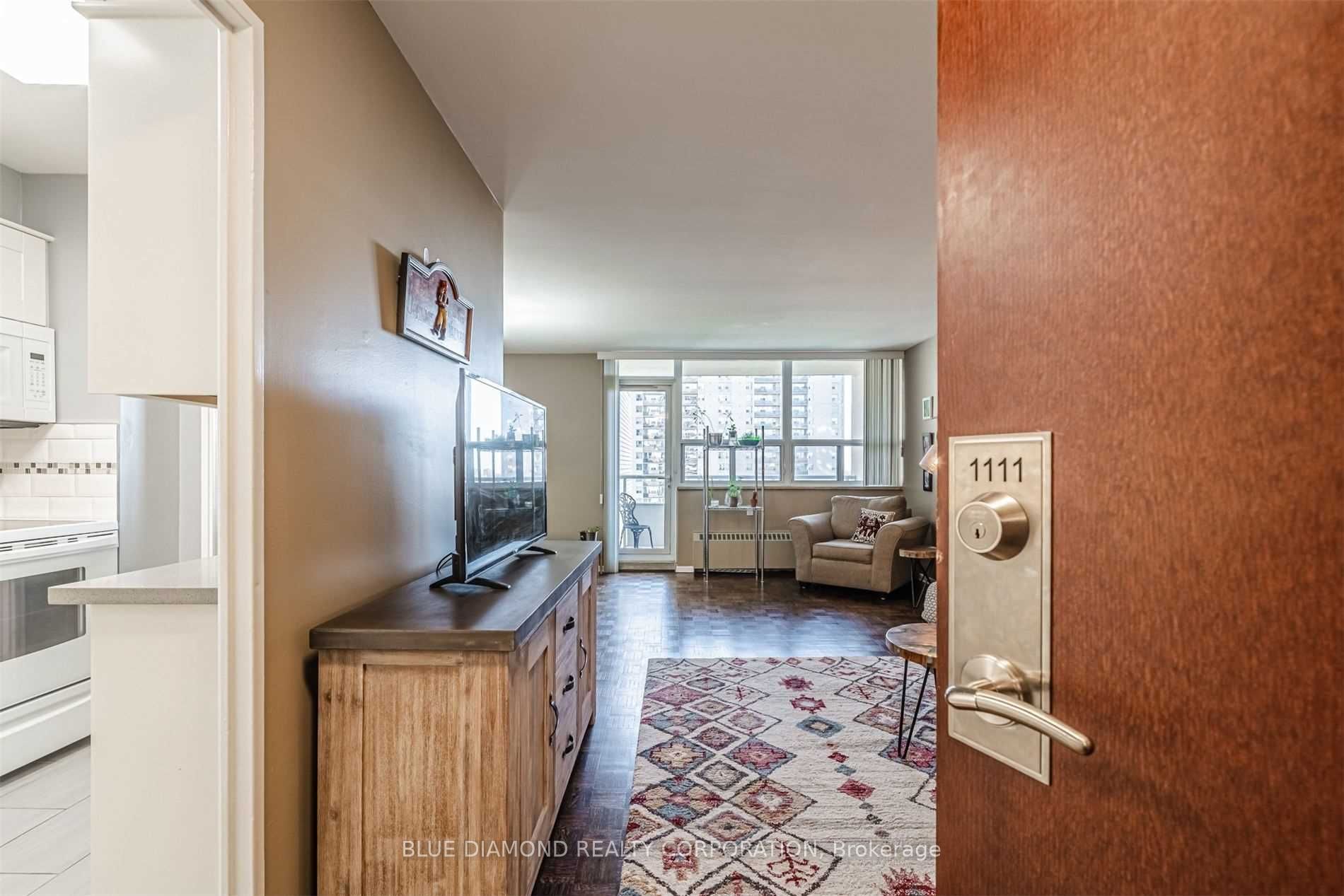 360 Ridelle Avenue 1111, Toronto, ON M6B 1K1 photo 3
