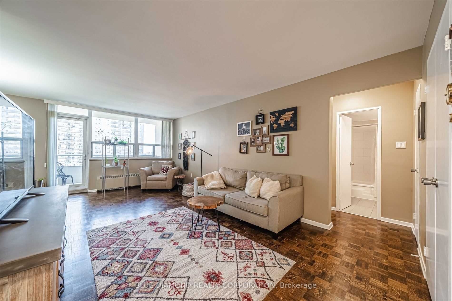 360 Ridelle Avenue 1111, Toronto, ON M6B 1K1 photo 4