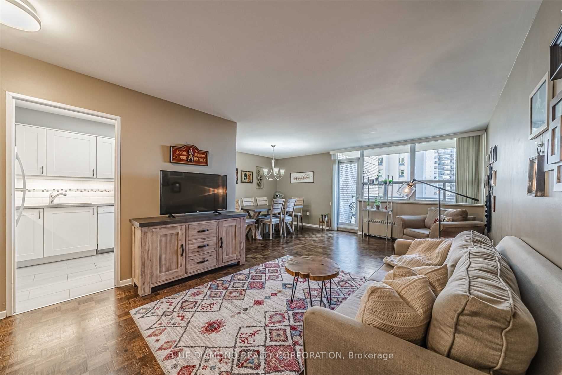 360 Ridelle Avenue 1111, Toronto, ON M6B 1K1 photo 5