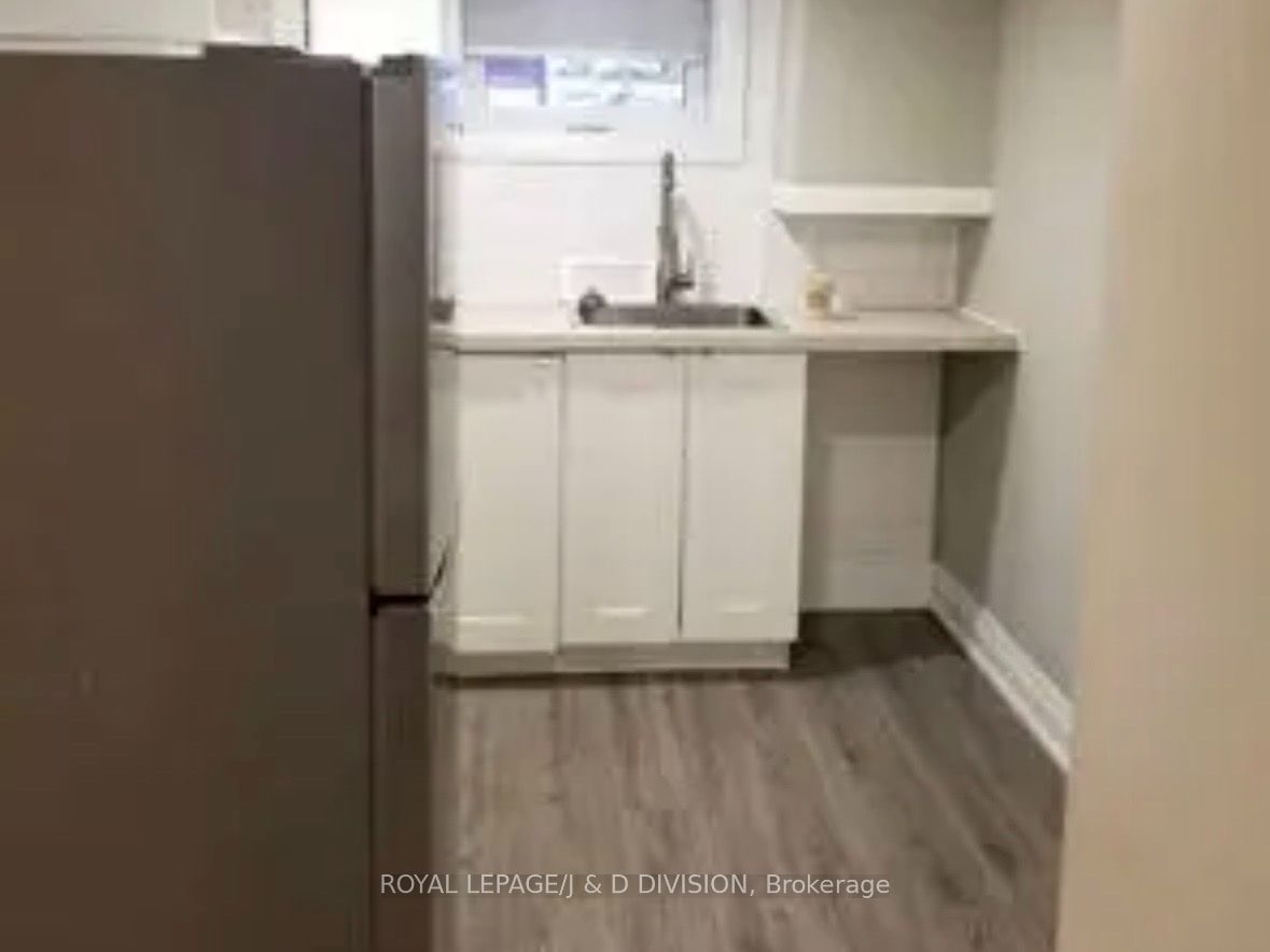 183 Belgravia Avenue Studio, Toronto, ON M6E 2M6 photo 2