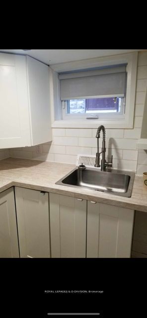 183 Belgravia Avenue Studio, Toronto, ON M6E 2M6 photo 3