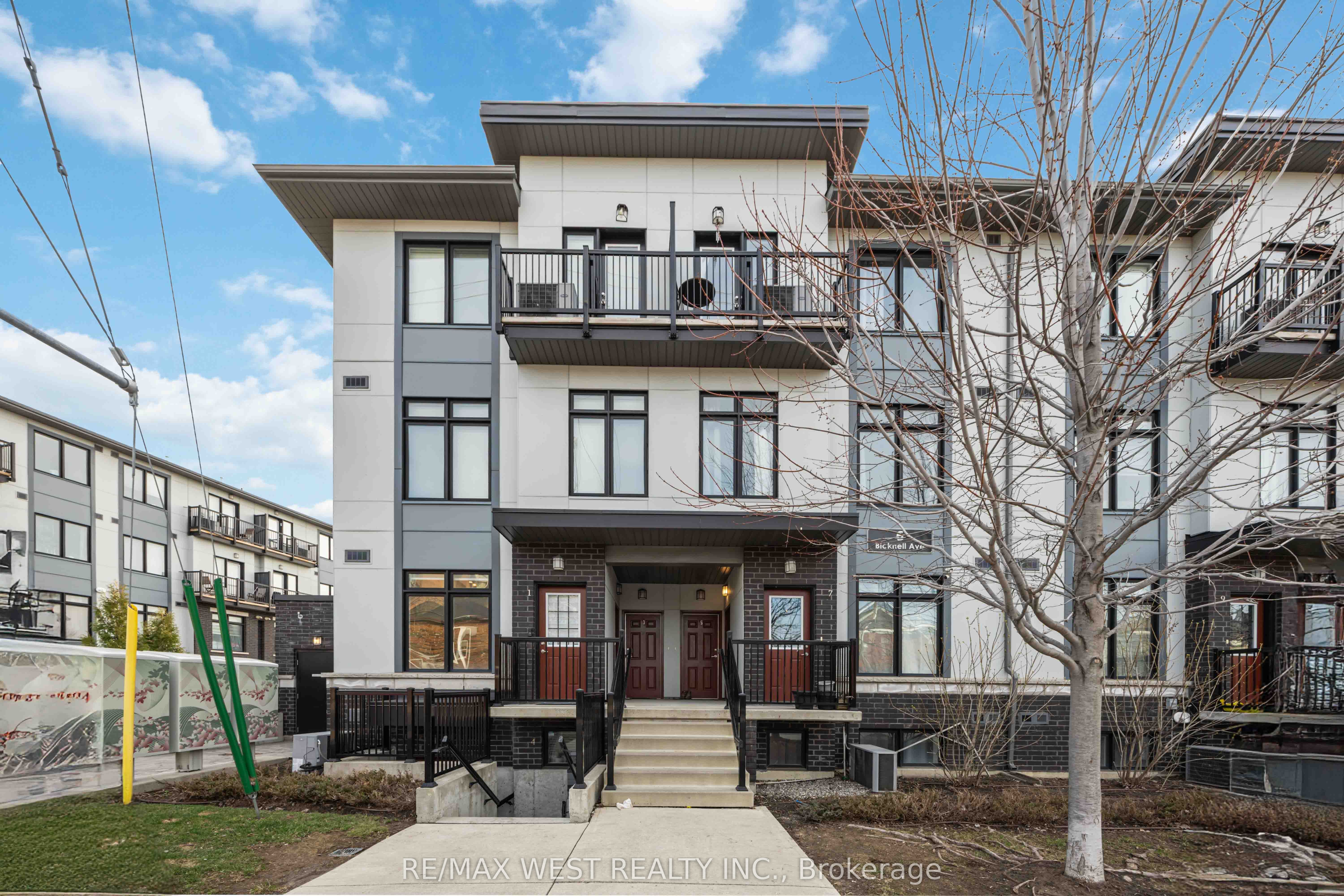 6 Bicknell Avenue 1, Toronto, ON M6M 0B4 photo 2