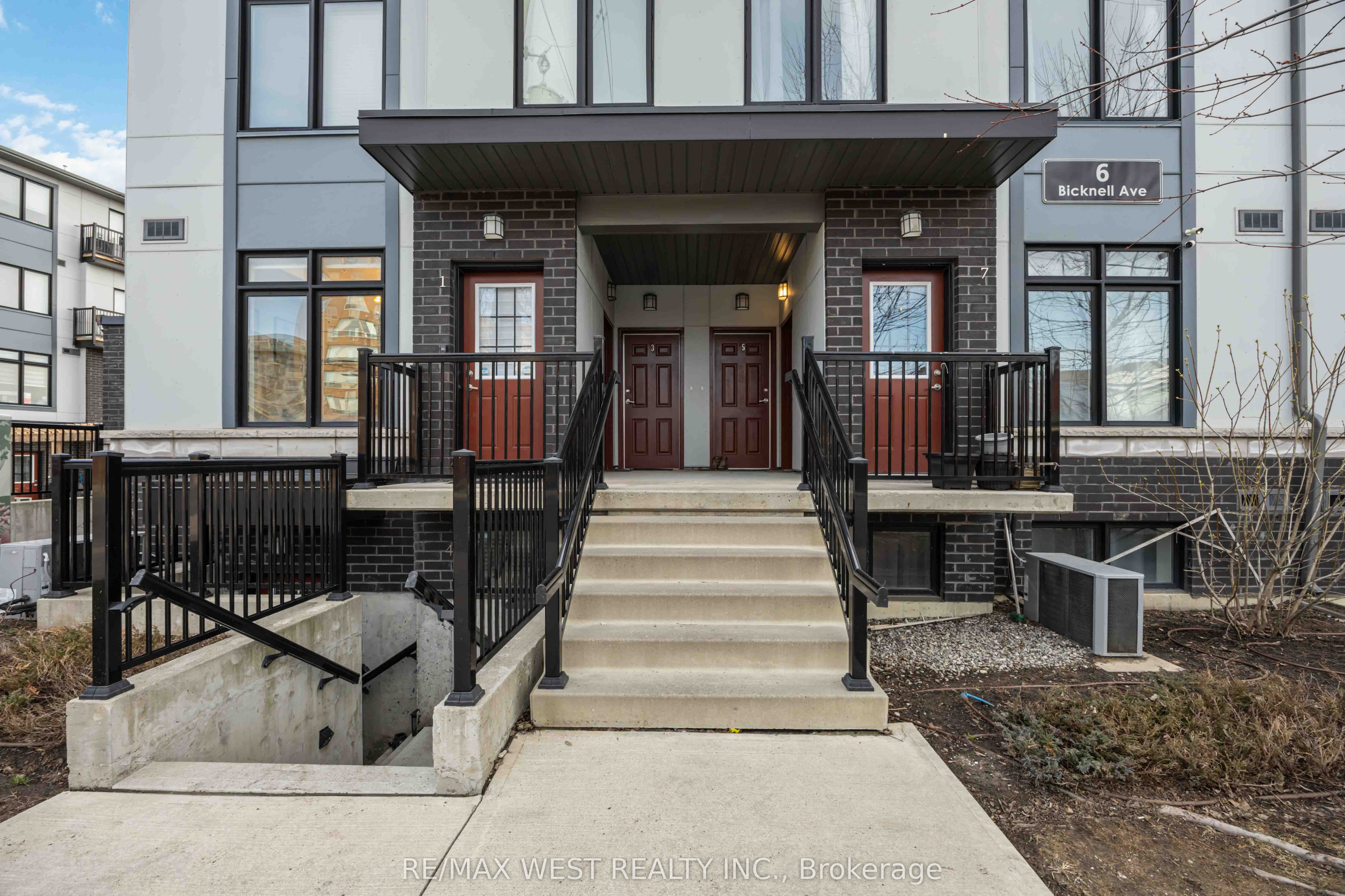 6 Bicknell Avenue 1, Toronto, ON M6M 0B4 photo 3