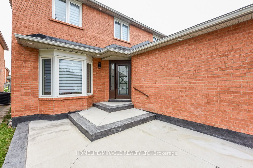5449 Heritage Hills Boulevard, Mississauga, ON L5R 2H4 photo 2