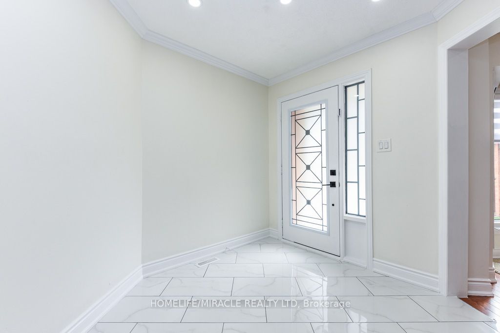 5449 Heritage Hills Boulevard, Mississauga, ON L5R 2H4 photo 3