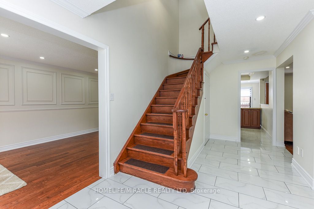 5449 Heritage Hills Boulevard, Mississauga, ON L5R 2H4 photo 4